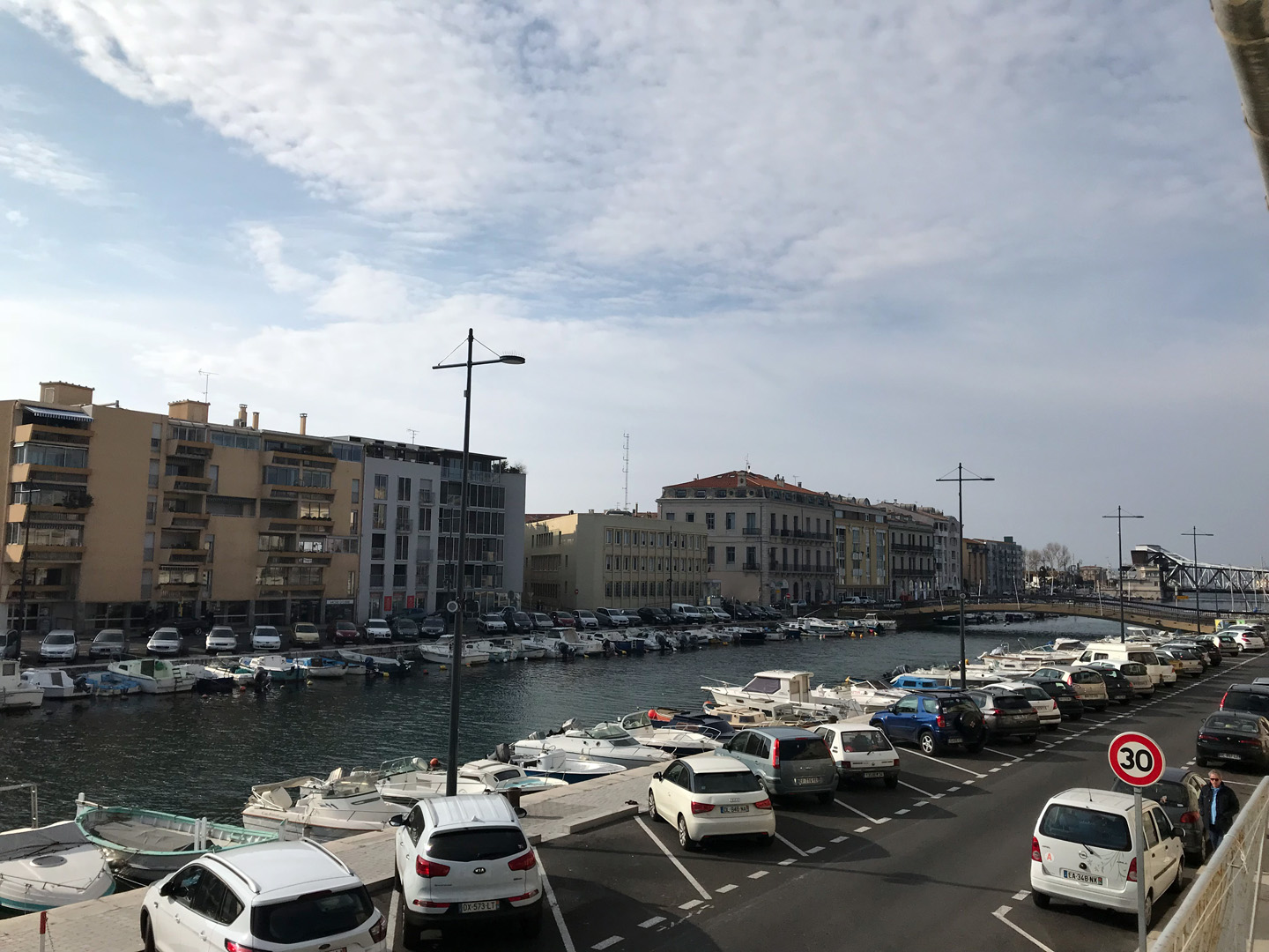 Maison de ville sur canal