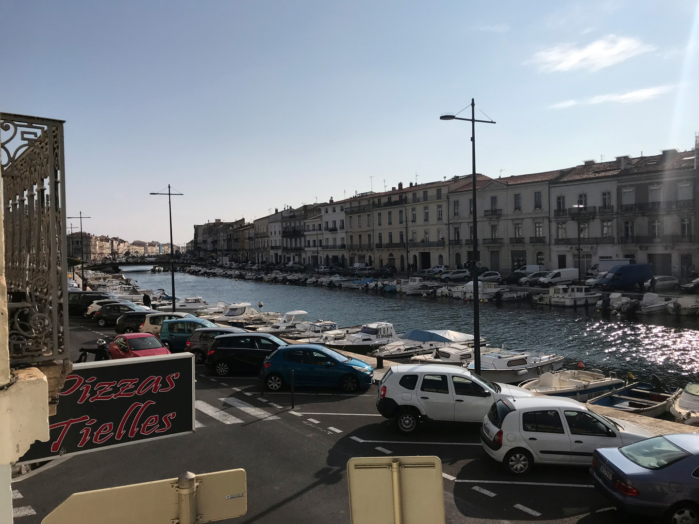 Maison de ville sur canal