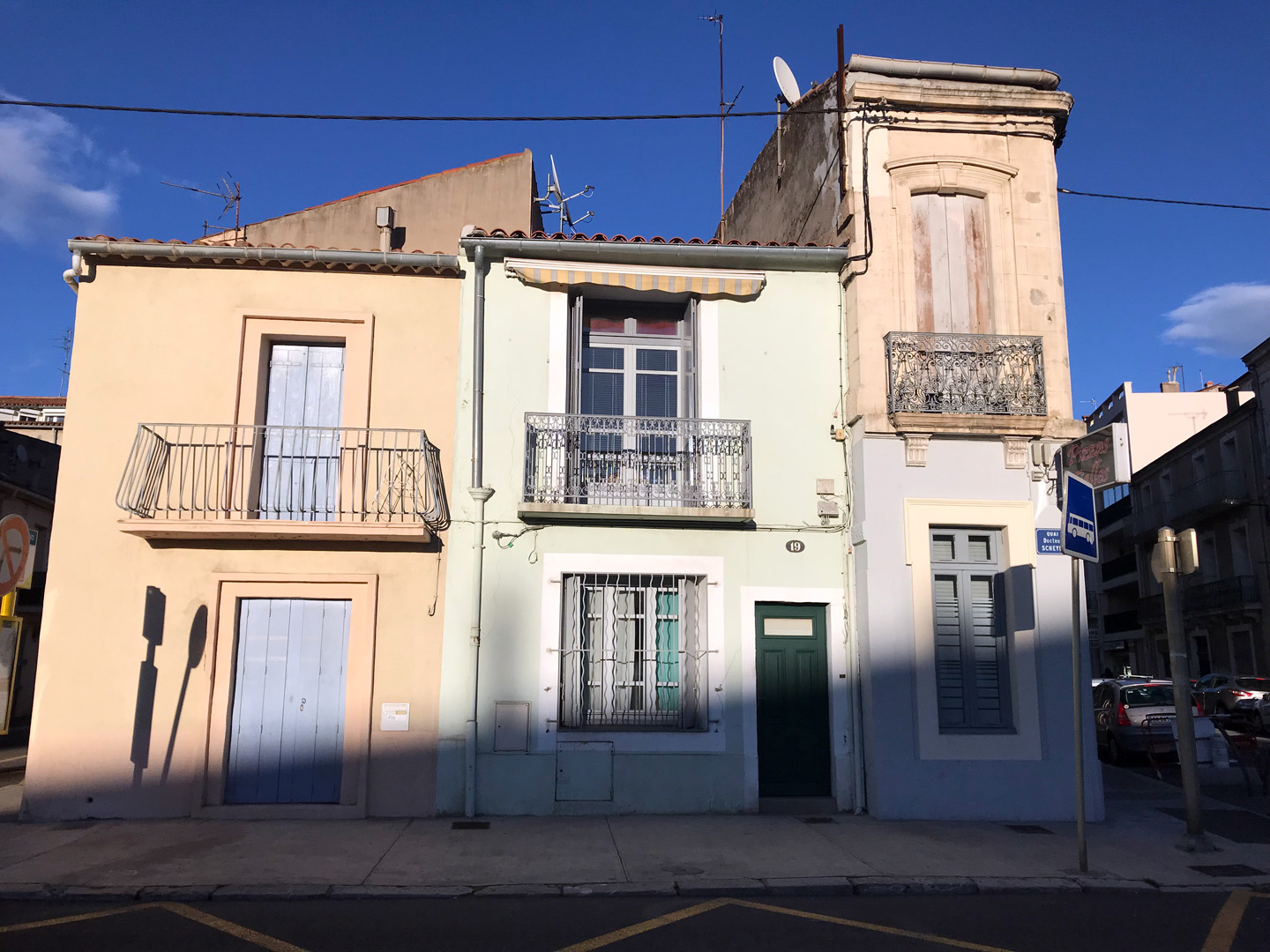 Maison de ville sur canal