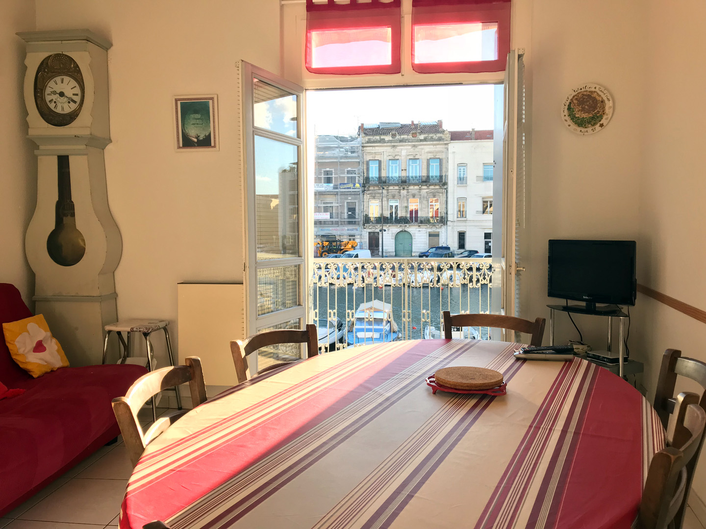 Maison de ville sur canal