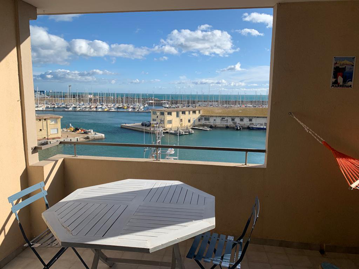 T2 central terrasse vue mer