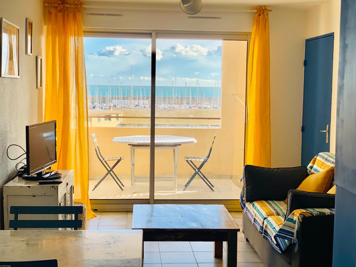 T2 central terrasse vue mer