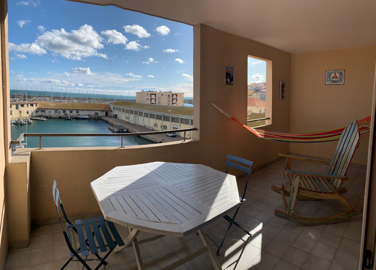 T2 central terrasse vue mer