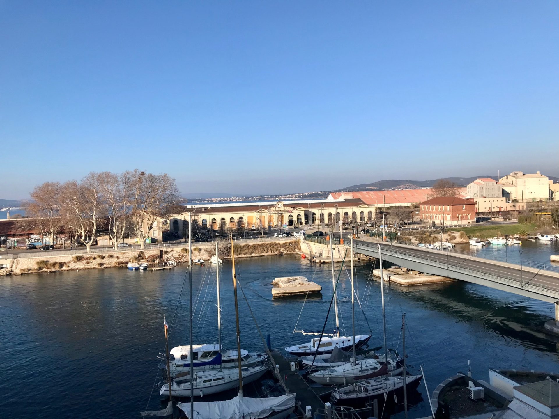 Élégant T2 climatisé vue canal