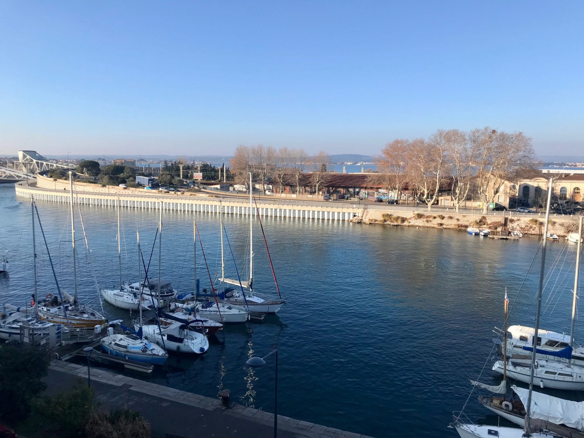 Élégant T2 climatisé vue canal