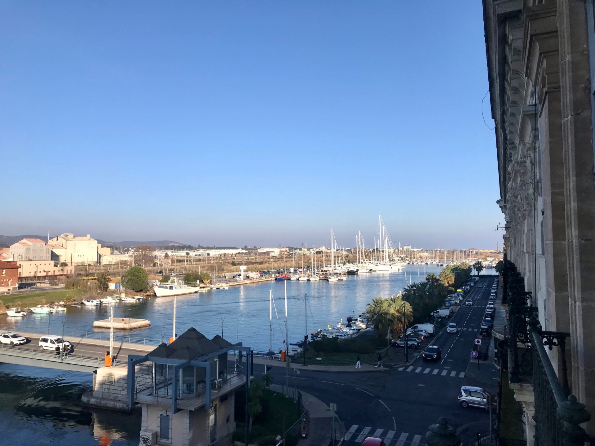 Élégant T2 climatisé vue canal