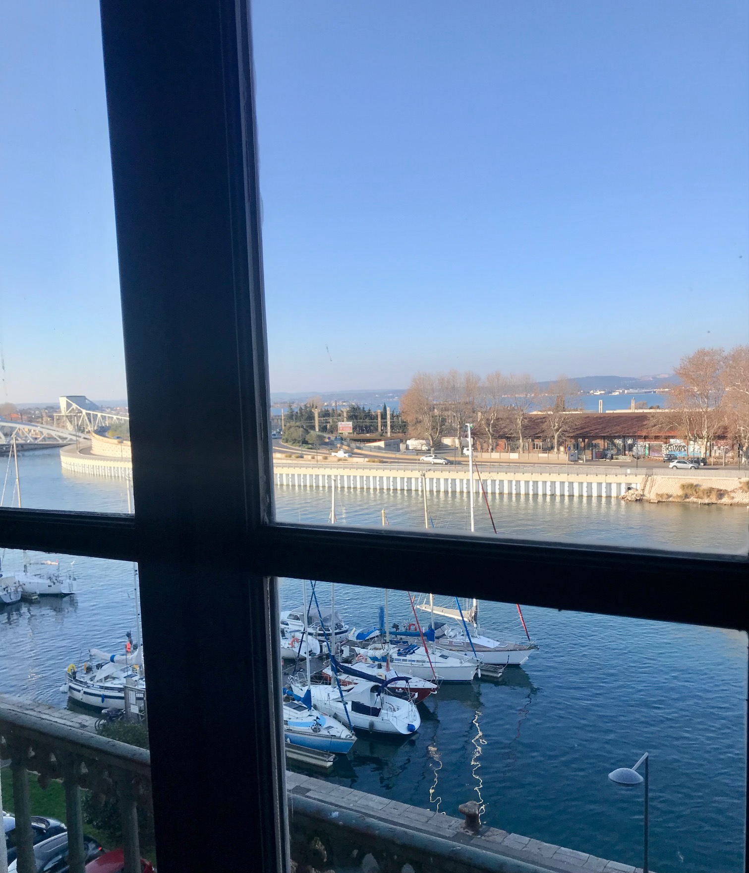 Élégant T2 climatisé vue canal