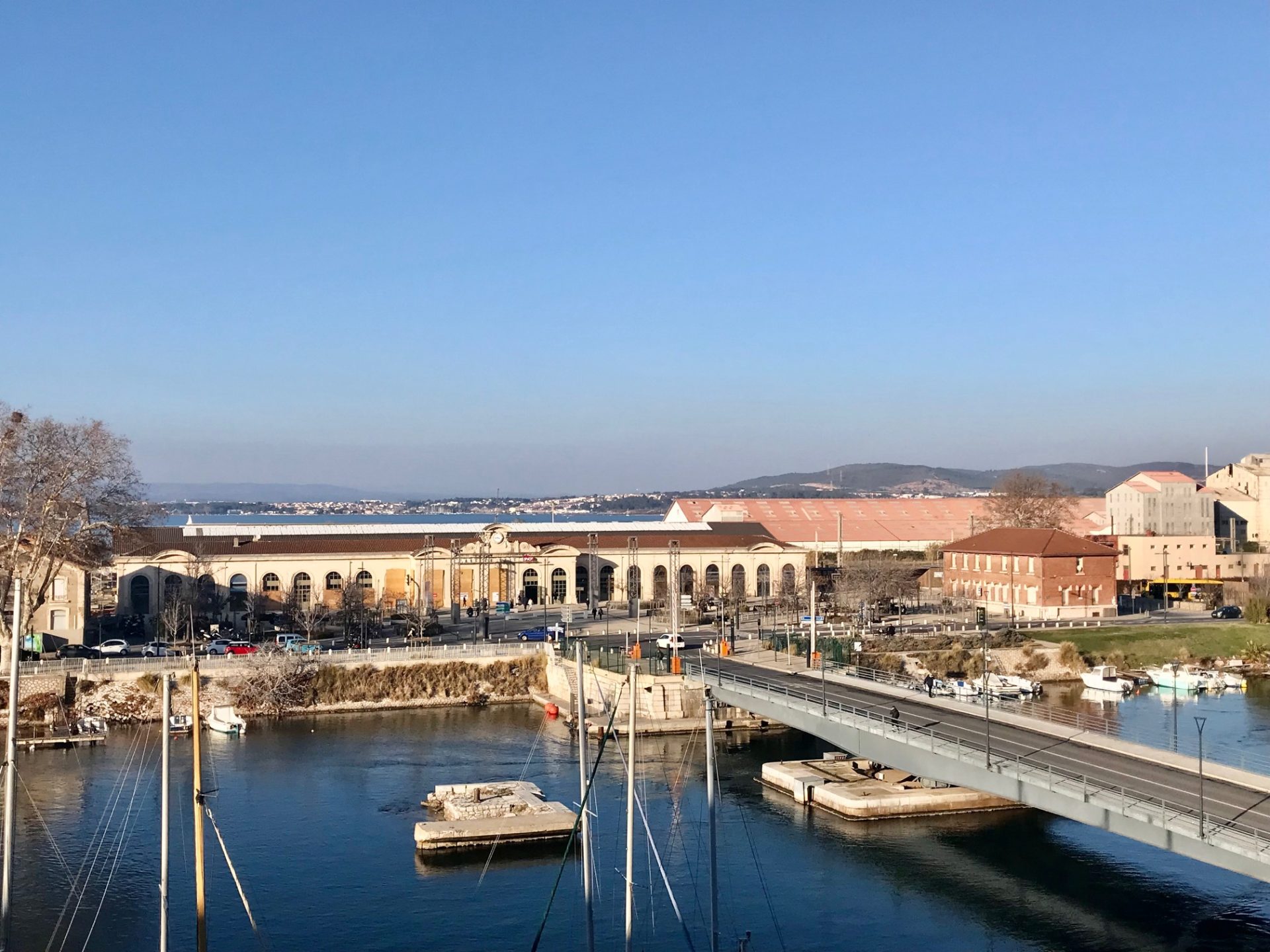 Élégant T2 climatisé vue canal