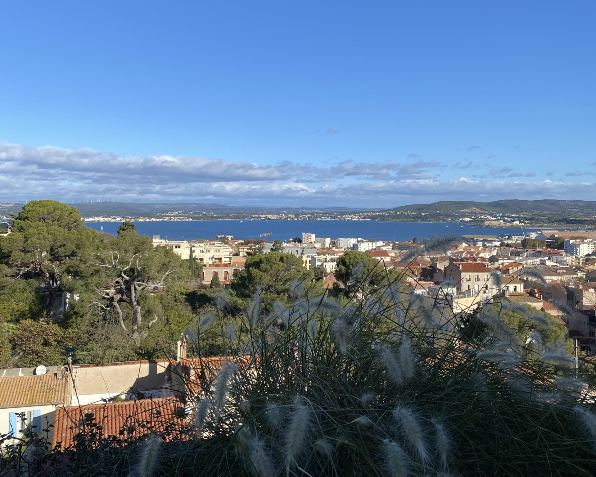 T2 Revest climatisé terrasses vue mer étang ville parking