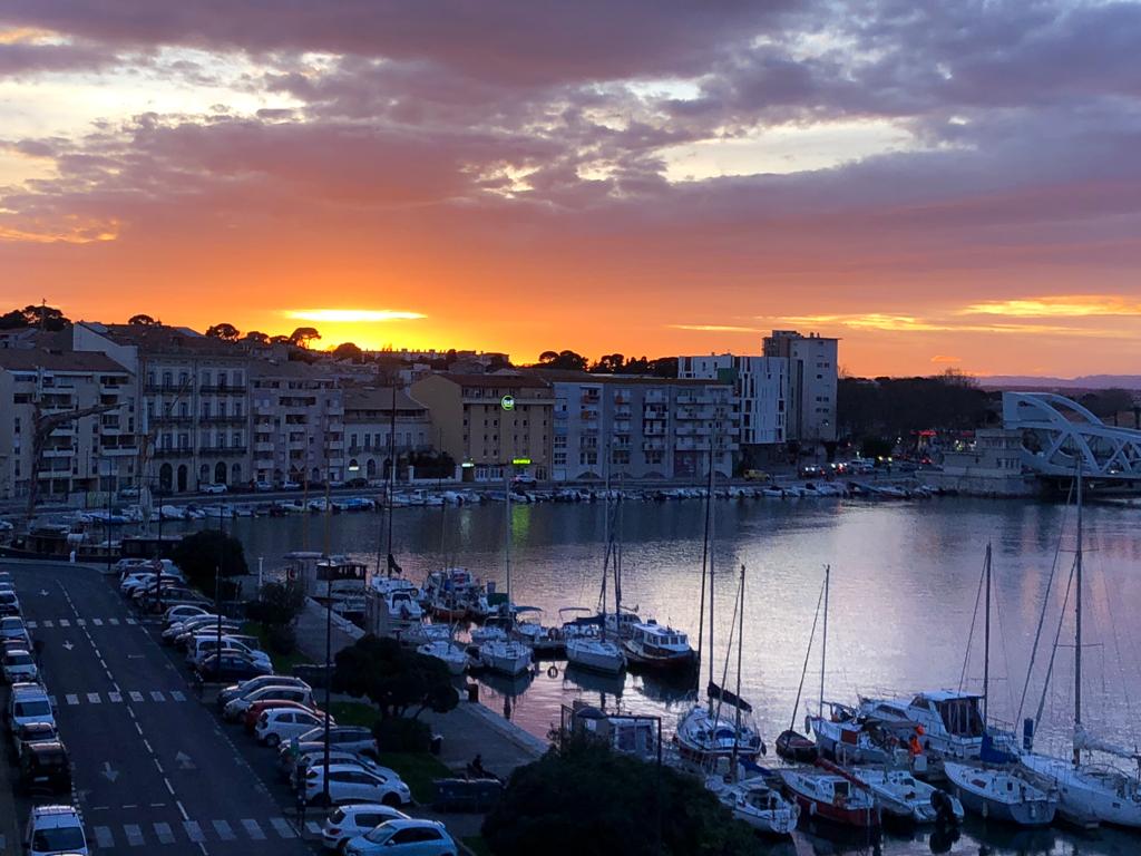 Élégant T2 climatisé vue canal