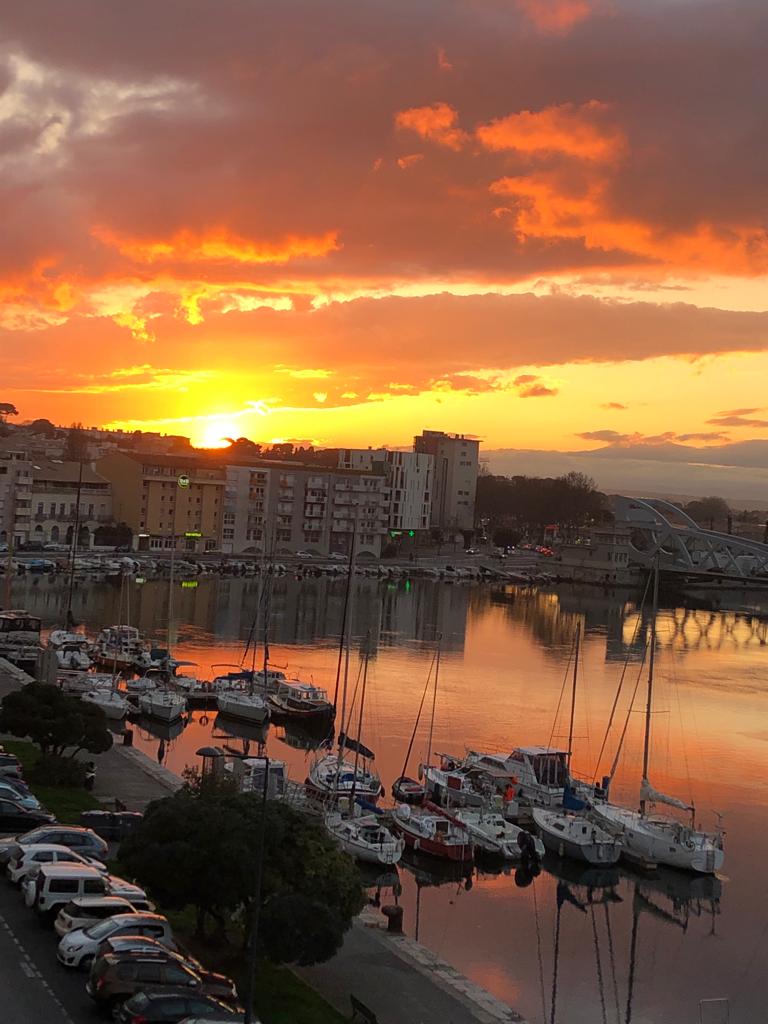 Élégant T2 climatisé vue canal