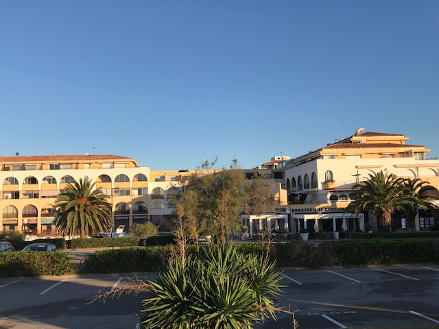 T2 Quilles plage, parking