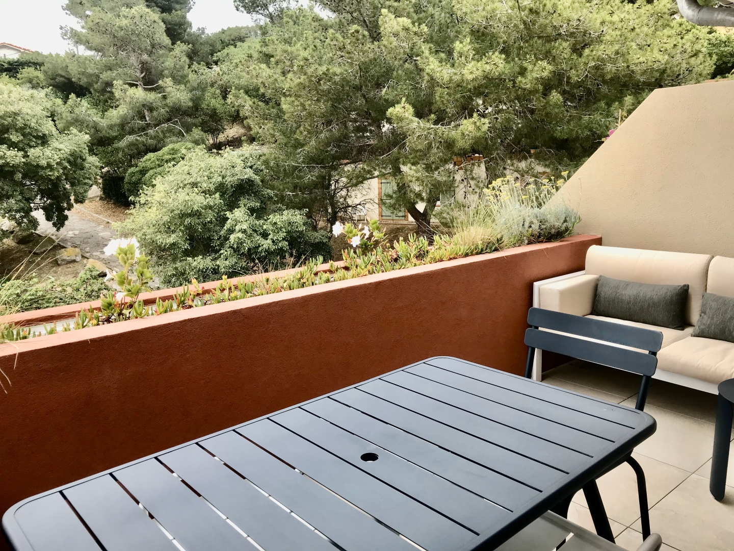 T2 Revest climatisé terrasses vue mer étang ville parking